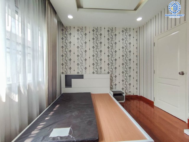 *****บ้านเดี่ยวมือสองนนทบุรี หลังมุม! ม.ไลฟ์บางกอกบูเลอวาร์ด ราชพฤกษ์-รัตนาธิเบศร์ บ้านสวยสไตล์โมเดิร์น แบรนด์ SC ASSET* ตกแต่งบิ้วท์อินพร้อมอยู่ เนื้อที่ 70.90 ตร.ว. ฟังก์ชัน 3 ห้องนอน 4 ห้องน้ำ แถมแอร์ 5 เครื่อง! บนทำเลเมือง สิ่งอำนวยความสะดวกครบครัน ใกล้สถานีรถไฟฟ้าสายสีม่วง "บางรักน้อยท่าอิฐ"...